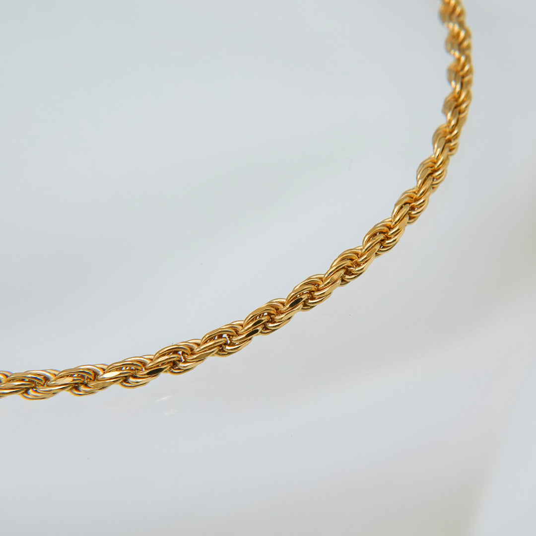 SIMPLE LAYERED M NECKLACE