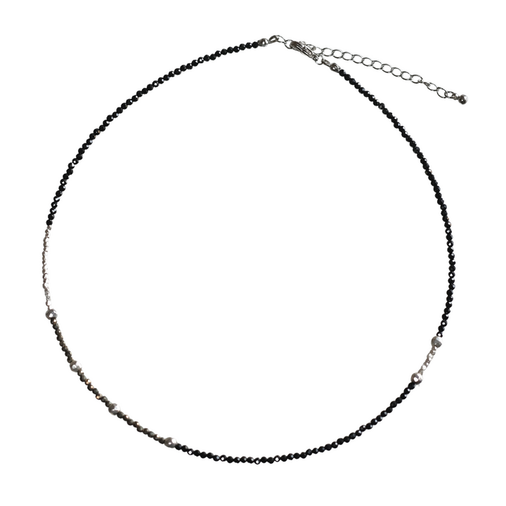 svart og pýrít necklace
