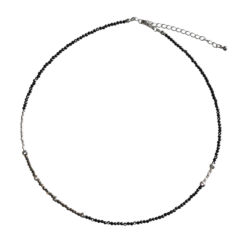 svart og pýrít necklace