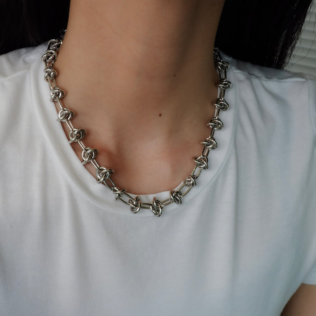 DARIA SILVER NECKLACE