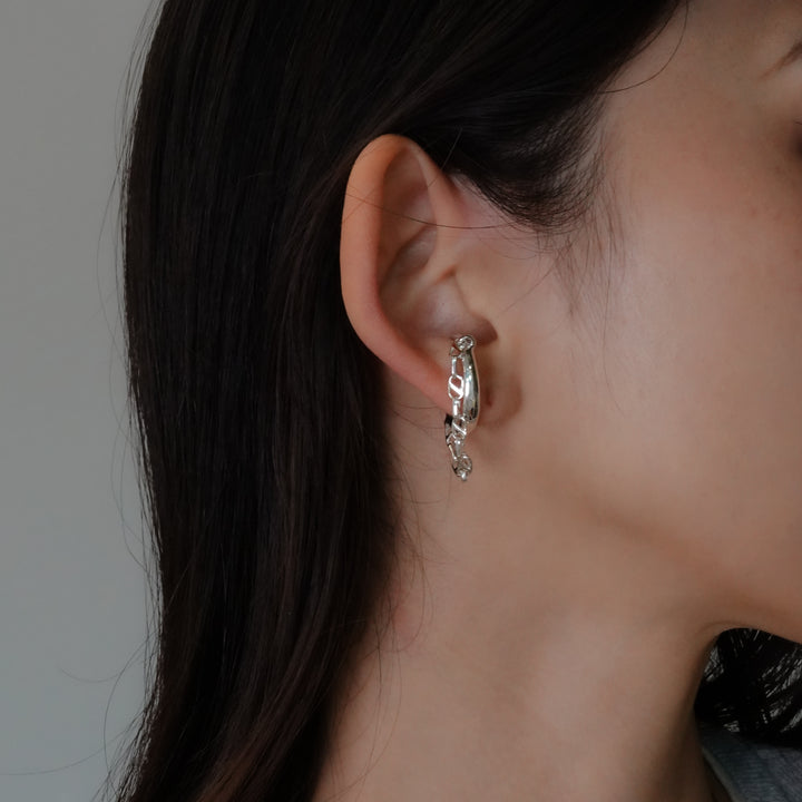 Oval line ear cuff single