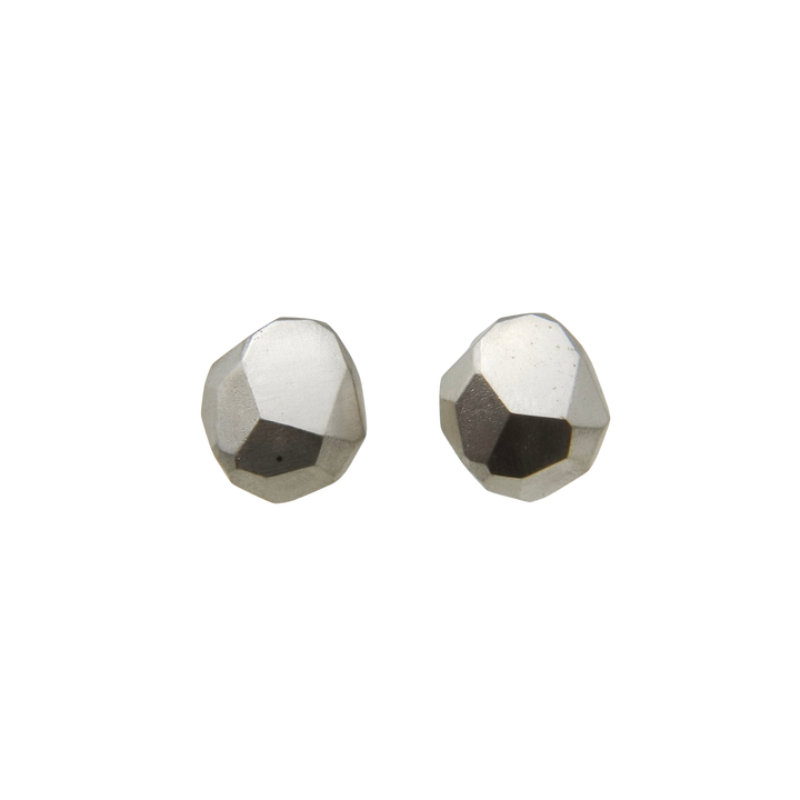 Neutral M earring