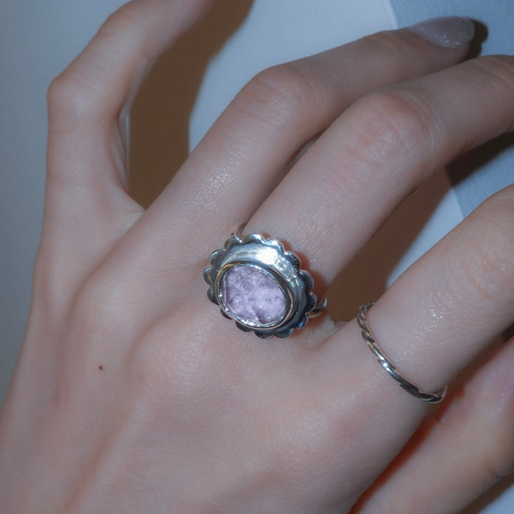 Flat flower ring- Rutile quartz x Tourmaline