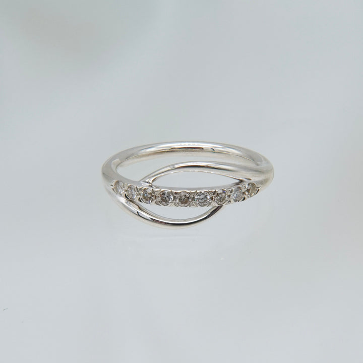 YU-KIN DIAMOND FLOW RING