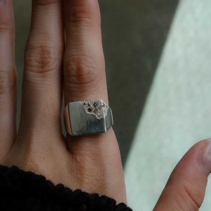 Hii Ring (Brown)