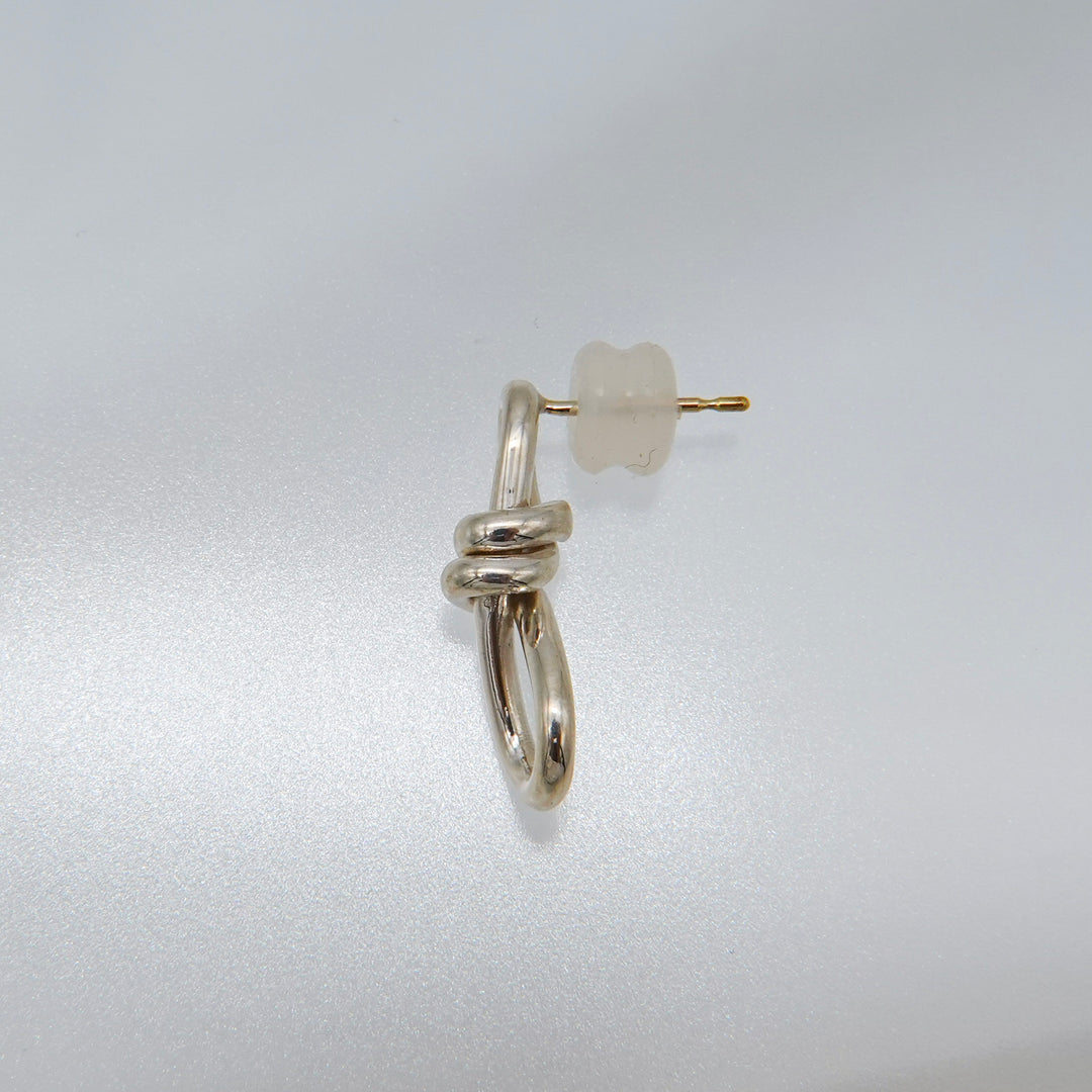 THREADS Silver Knot Pierced Earrings