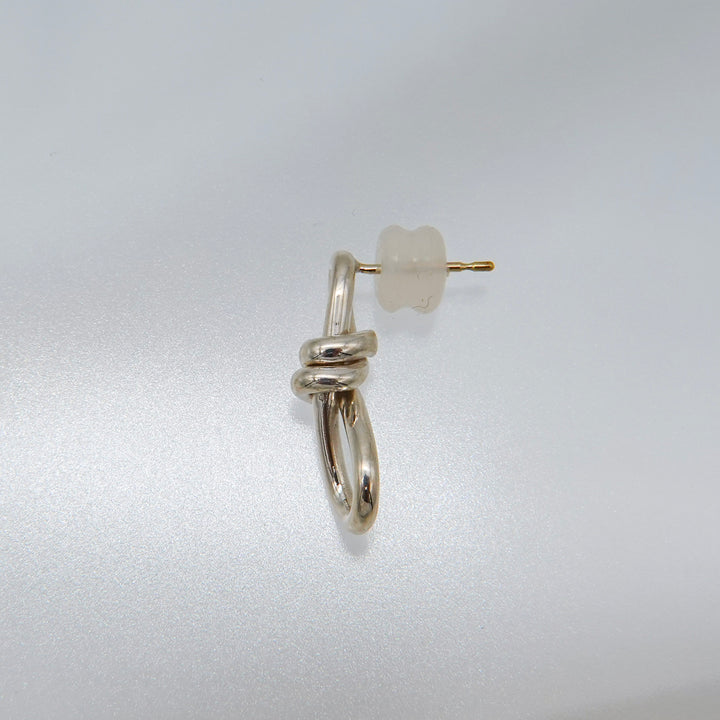 THREADS Silver Knot Pierced Earrings
