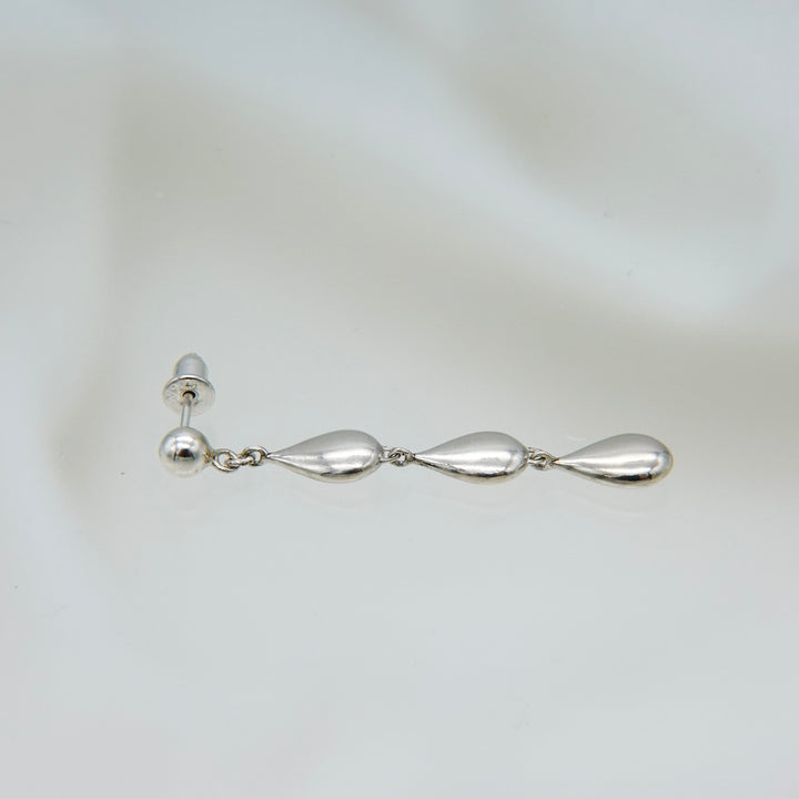 Poise earring
