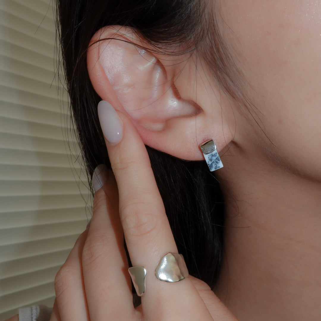 HASAMU pierced earrings gemstone square