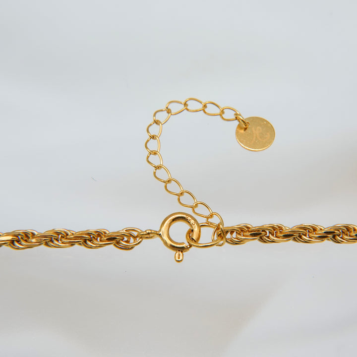 SIMPLE LAYERED M NECKLACE