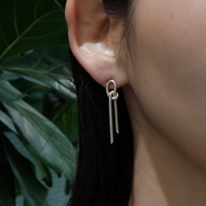 THREADS Silver R Pierced Earrings