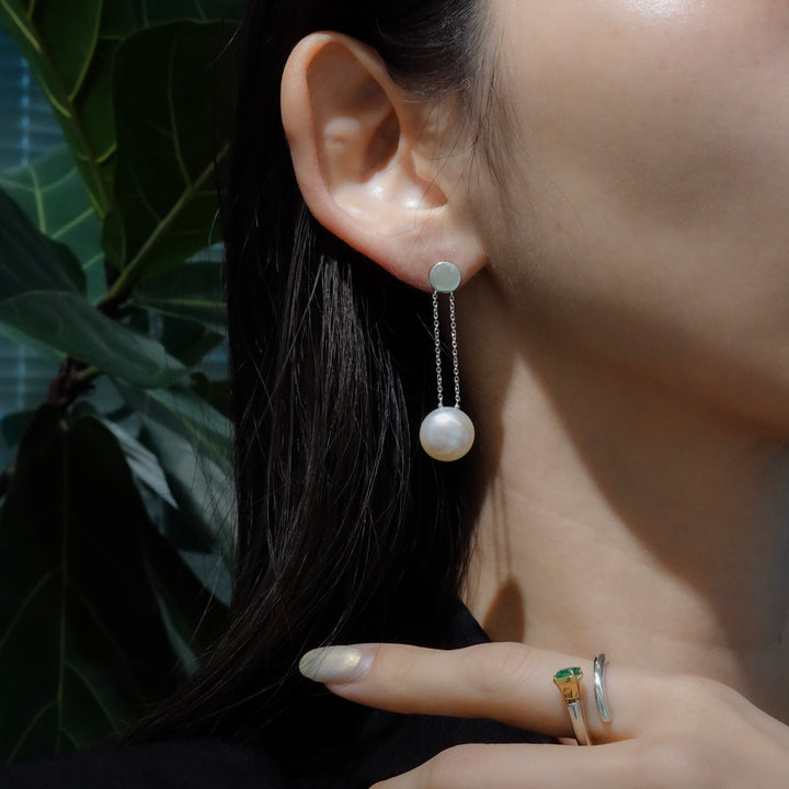 AMEMBO Silver Pearl Swing Pierced Earrings