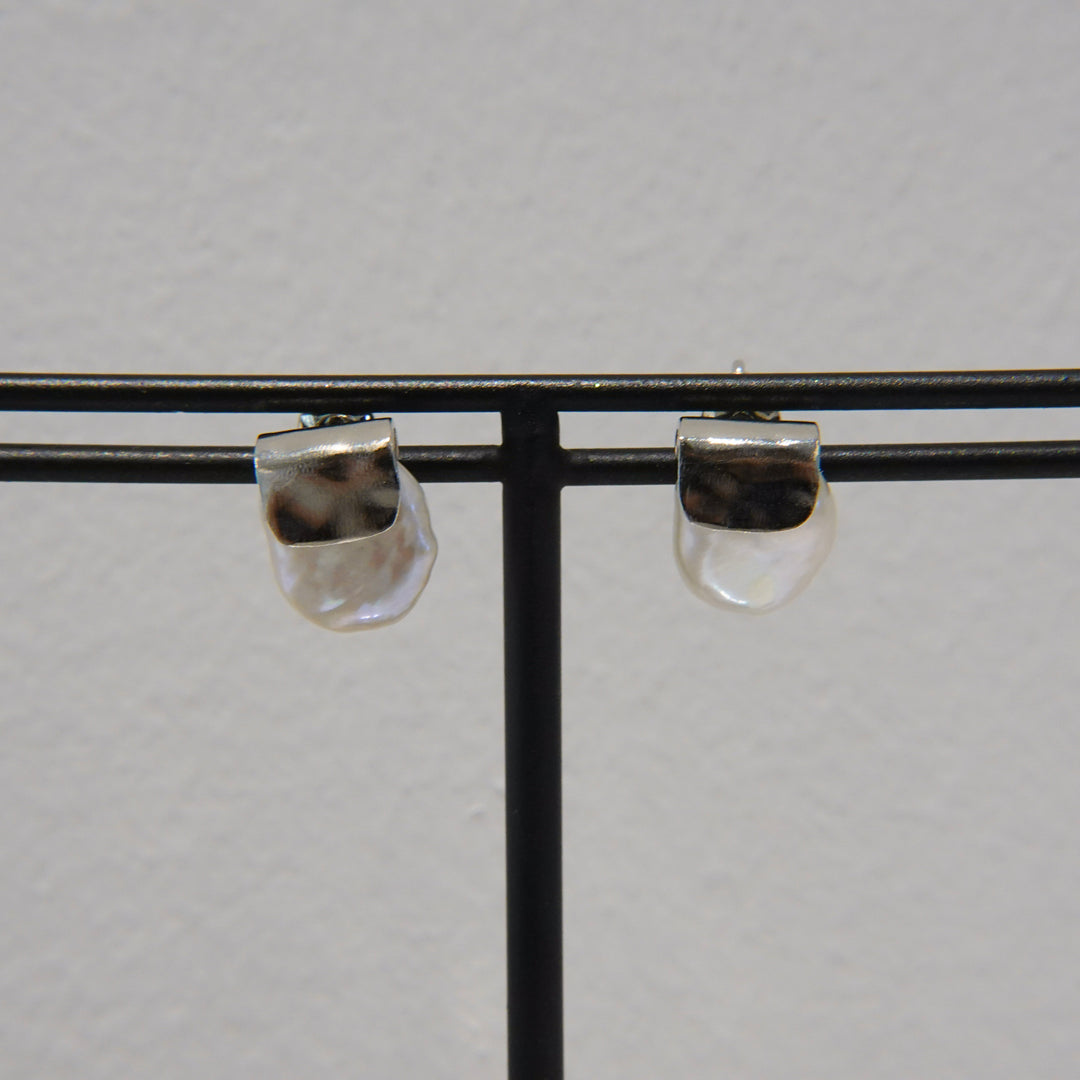 HASAMU pierced earring pearl