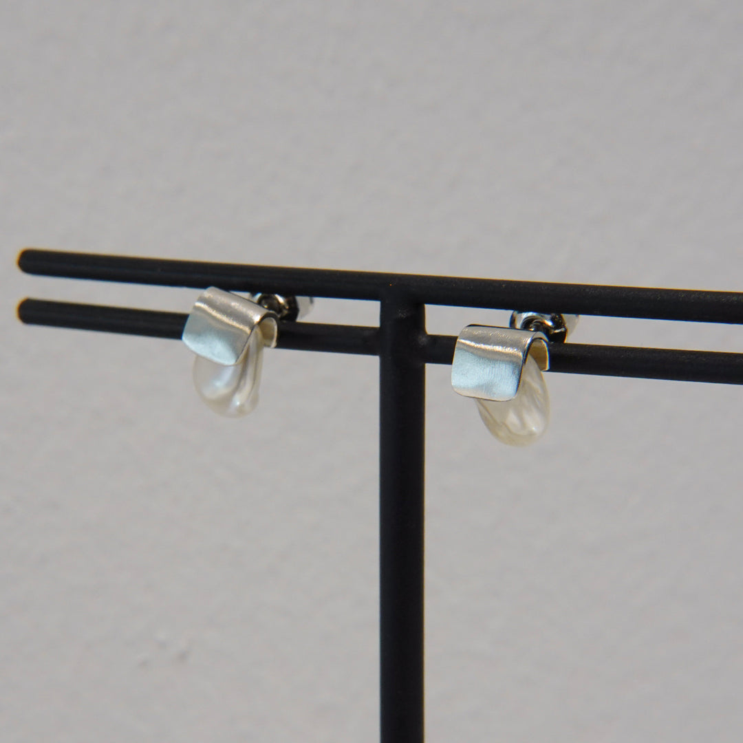 HASAMU pierced earring pearl