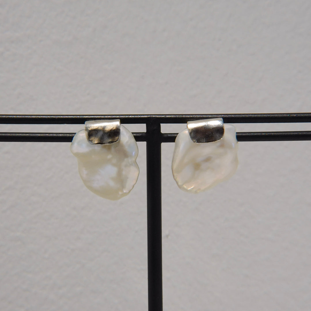 HASAMU pierced earring pearl