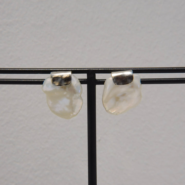 HASAMU pierced earring pearl