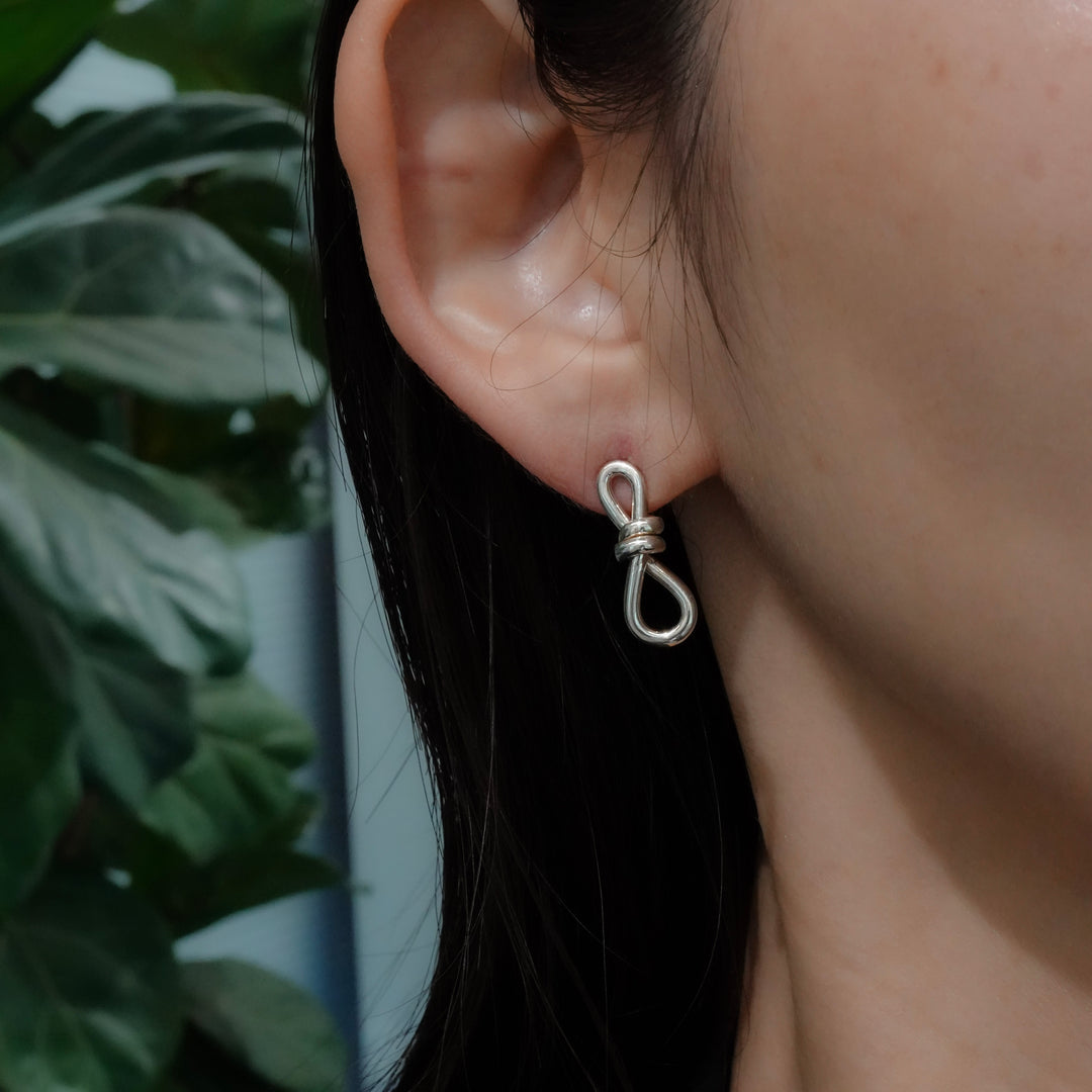 THREADS Silver Knot Pierced Earrings
