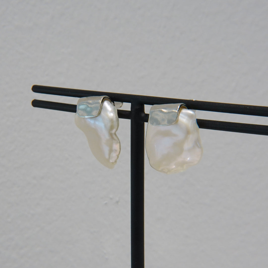 HASAMU pierced earring pearl