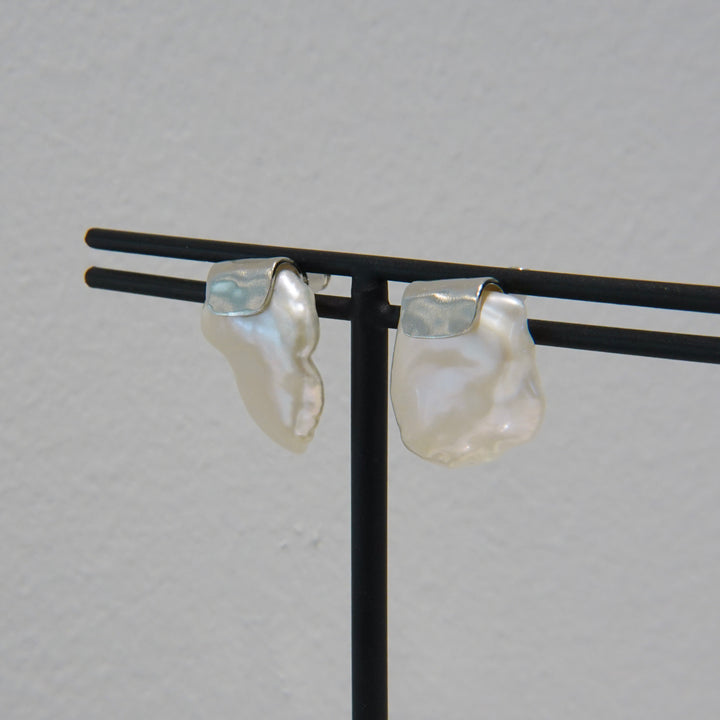 HASAMU pierced earring pearl