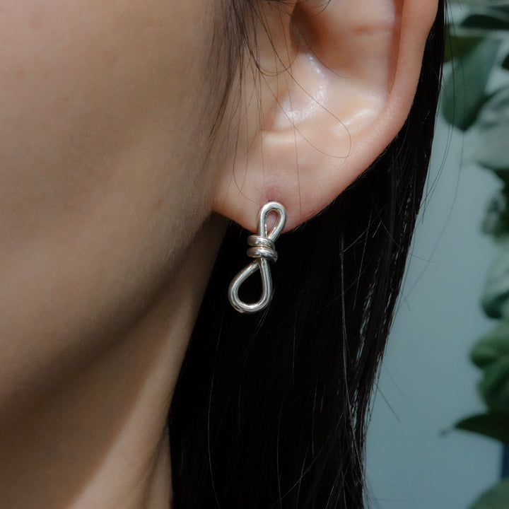 THREADS Silver Knot Pierced Earrings
