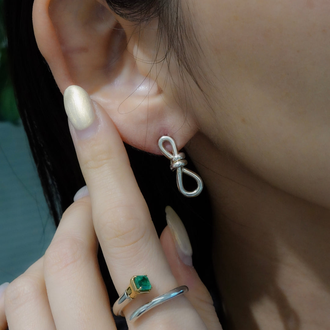 THREADS Silver Knot Pierced Earrings