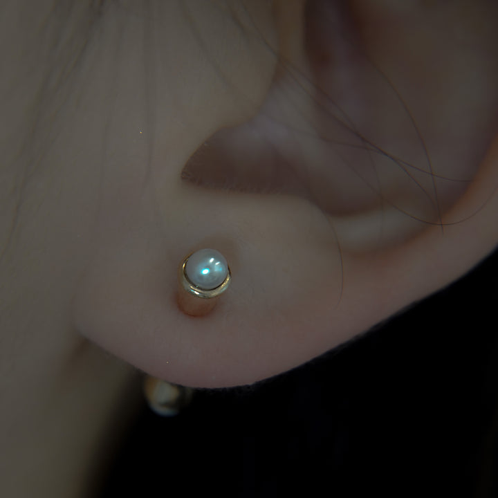 TWO-SIDED PEARL EARRING