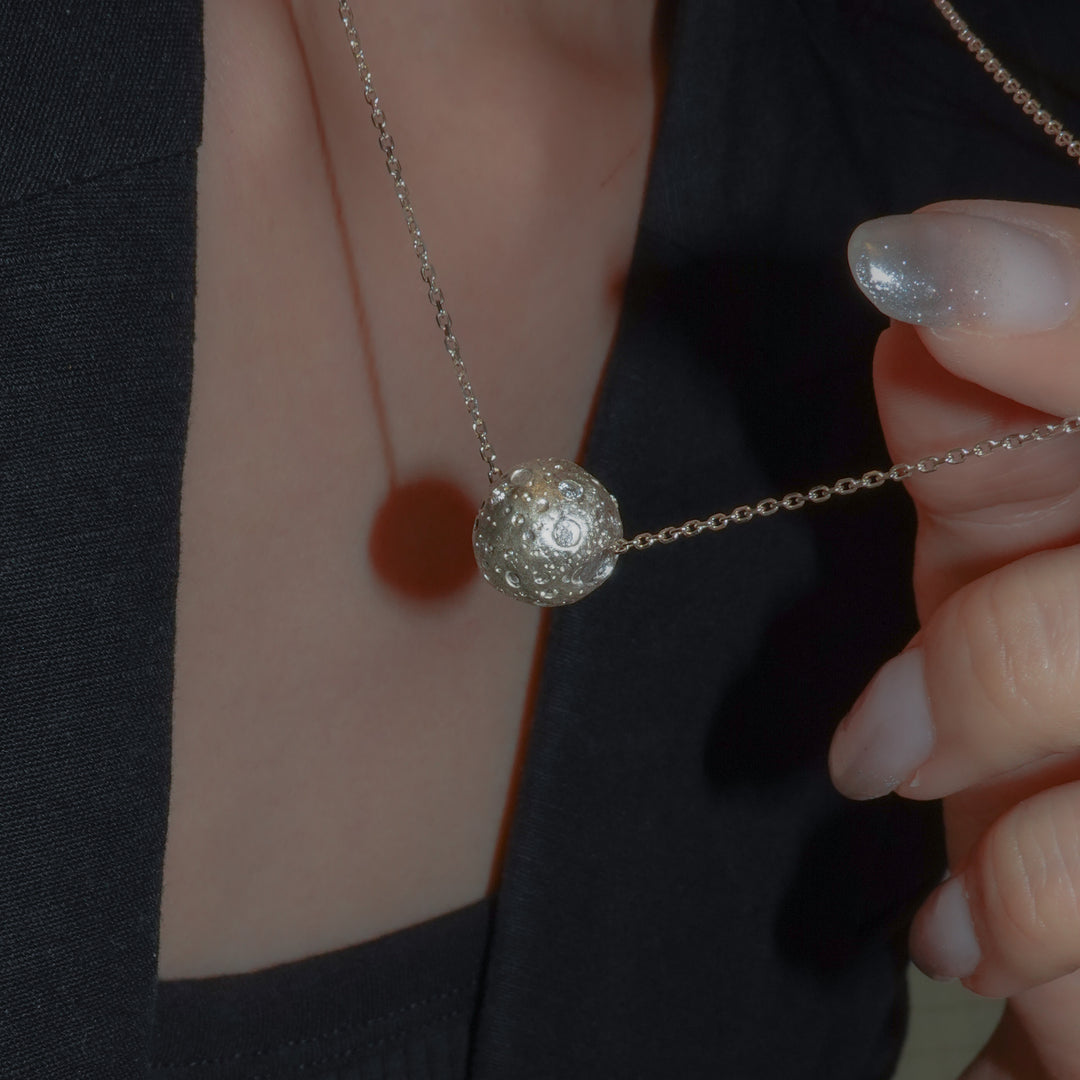 8 PLANETS Necklace (WHITE)