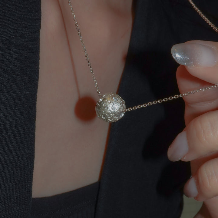 8 PLANETS Necklace (WHITE)