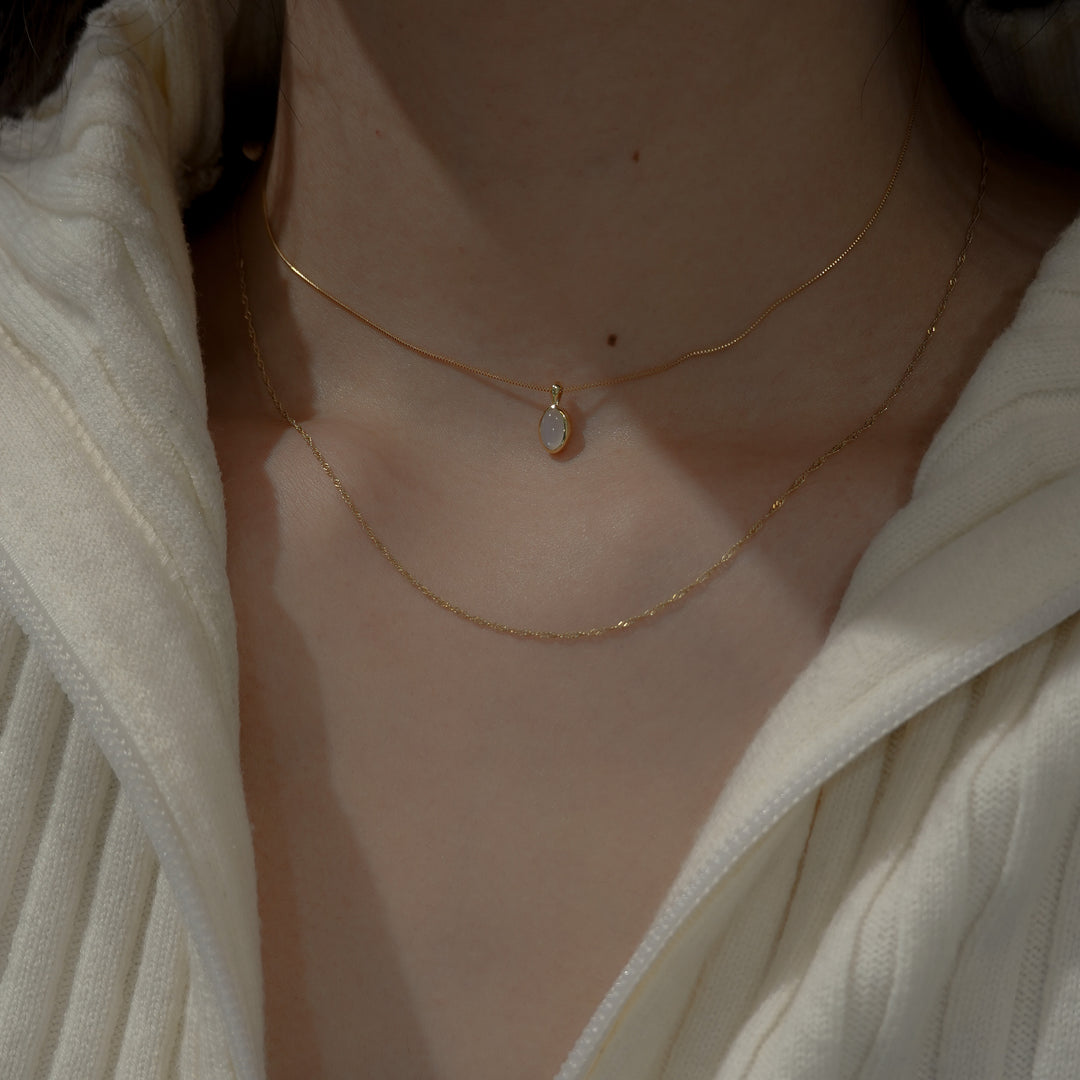 petit amulet necklace (18KYG x moon stone)