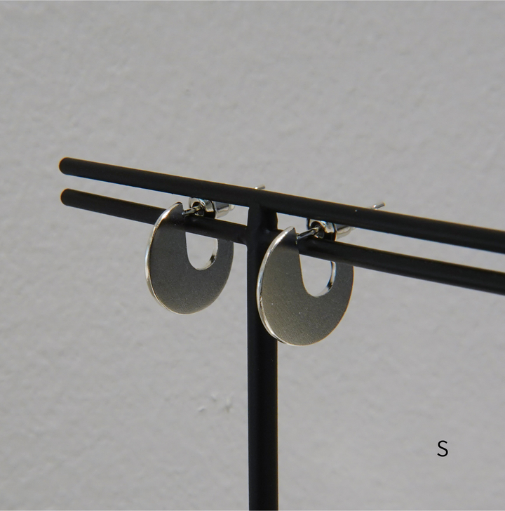 DISC pierced earring
