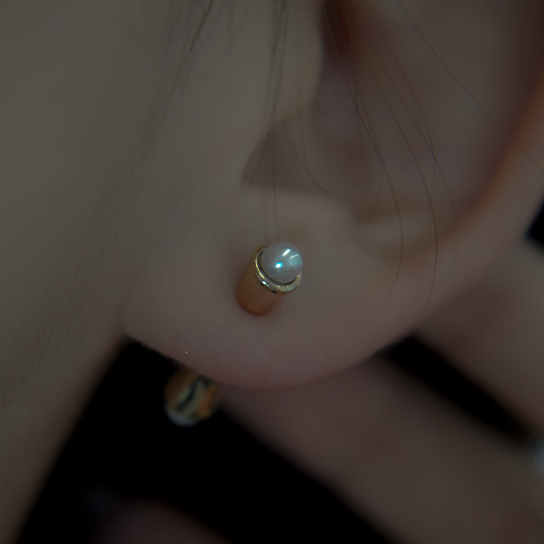 TWO-SIDED PEARL EARRING