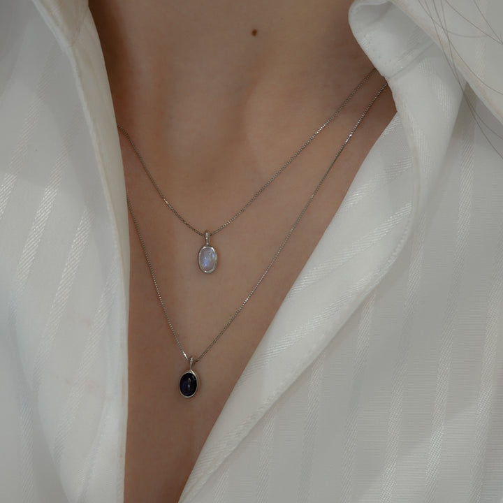 petit amulet necklace (Pt900 x blue pietersite)