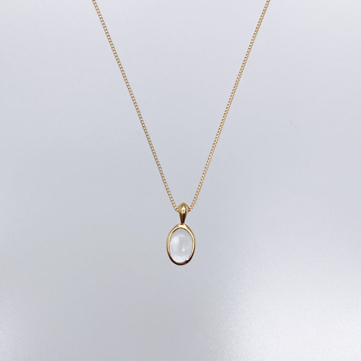 petit amulet necklace (18KYG x crystal)