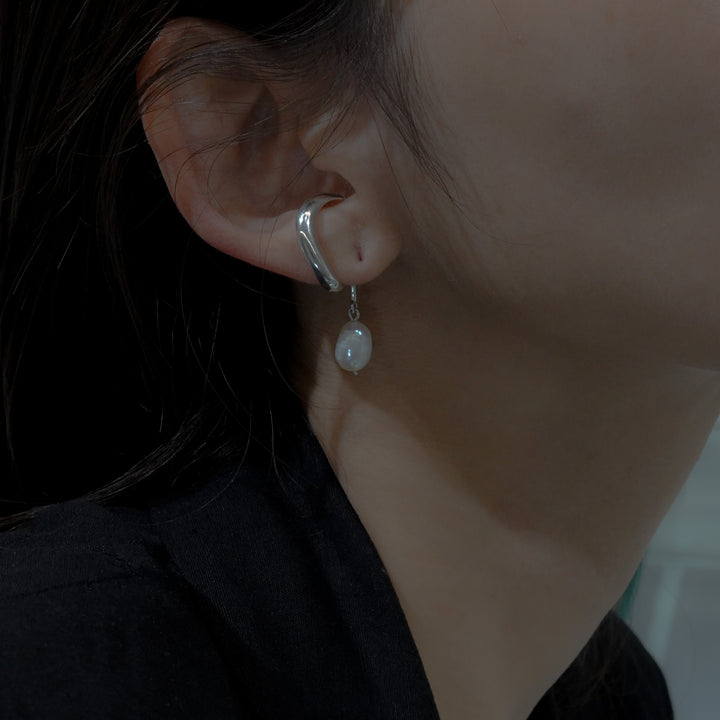 Pendulum Earcuff