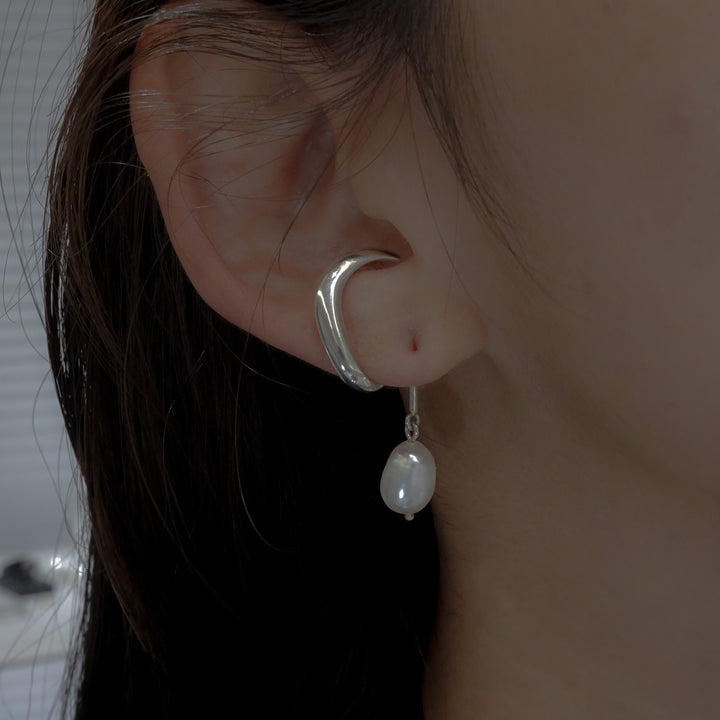 Pendulum Earcuff