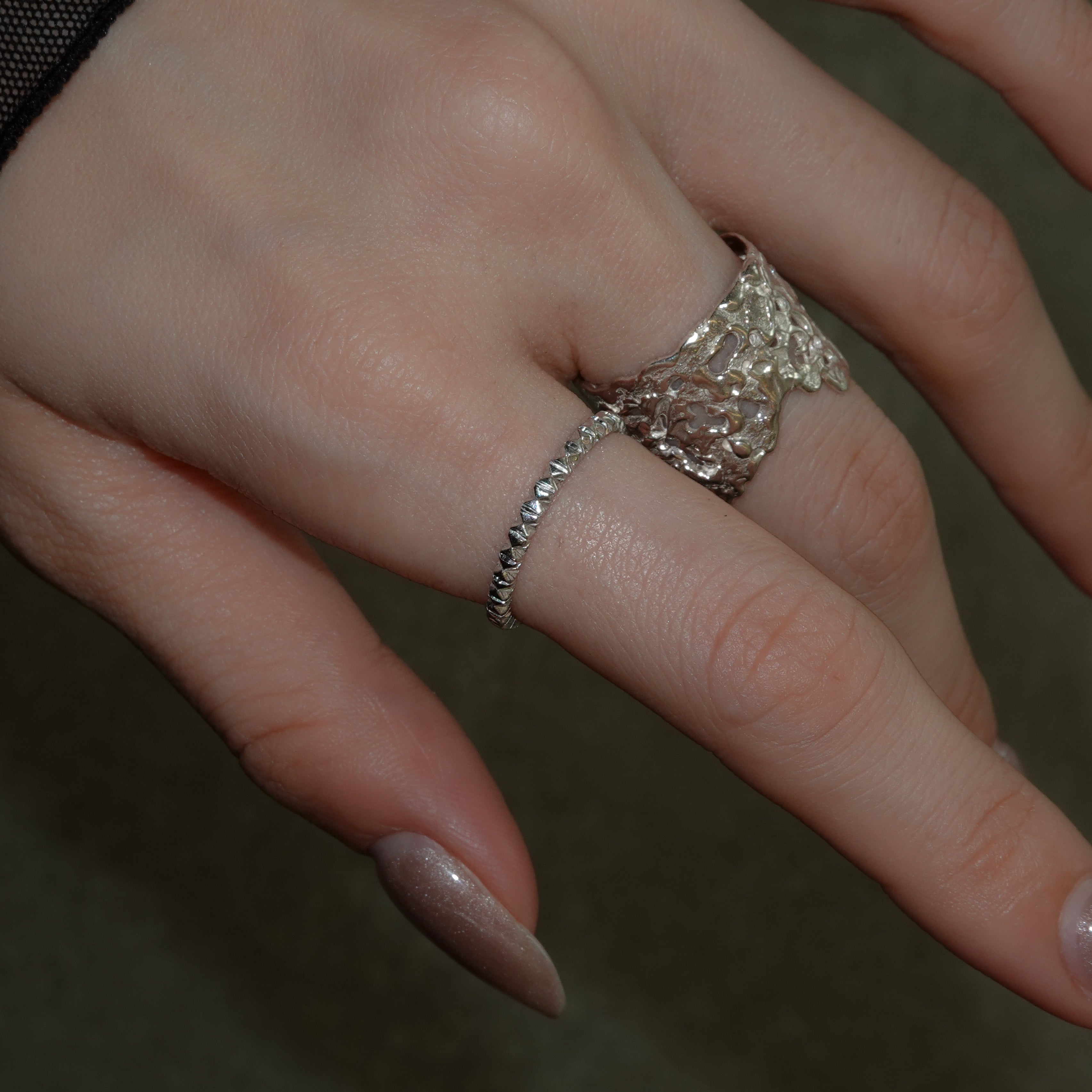 kudana-florentine-engraving-ring-silver – unigem