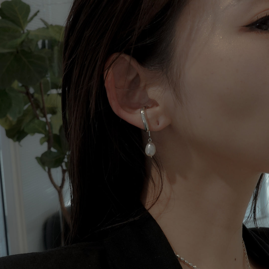 Pendulum Earcuff