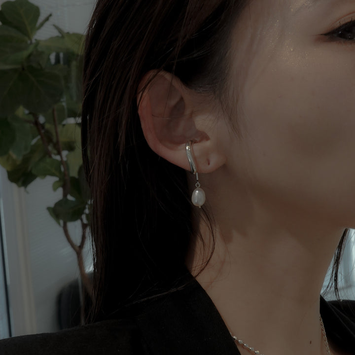 Pendulum Earcuff