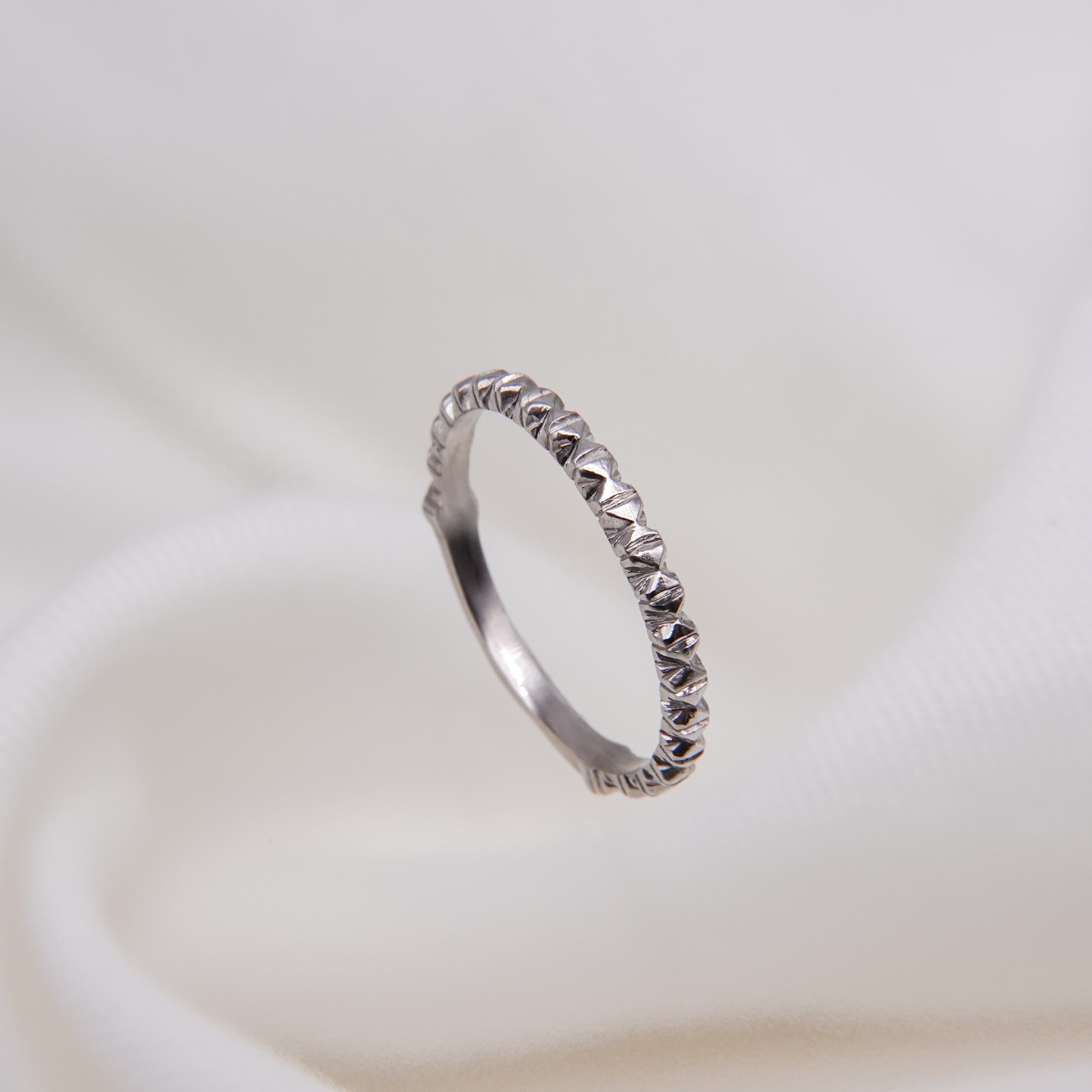 kudana-florentine-engraving-ring-silver – unigem