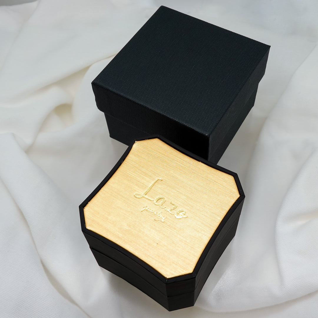 Emerald pear shape ring