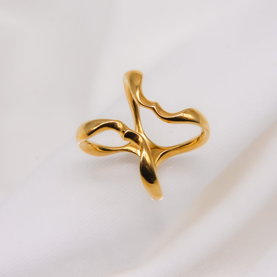 Cornus Ring (Gold)