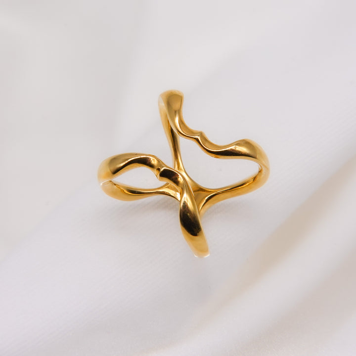 Cornus Ring (Gold)