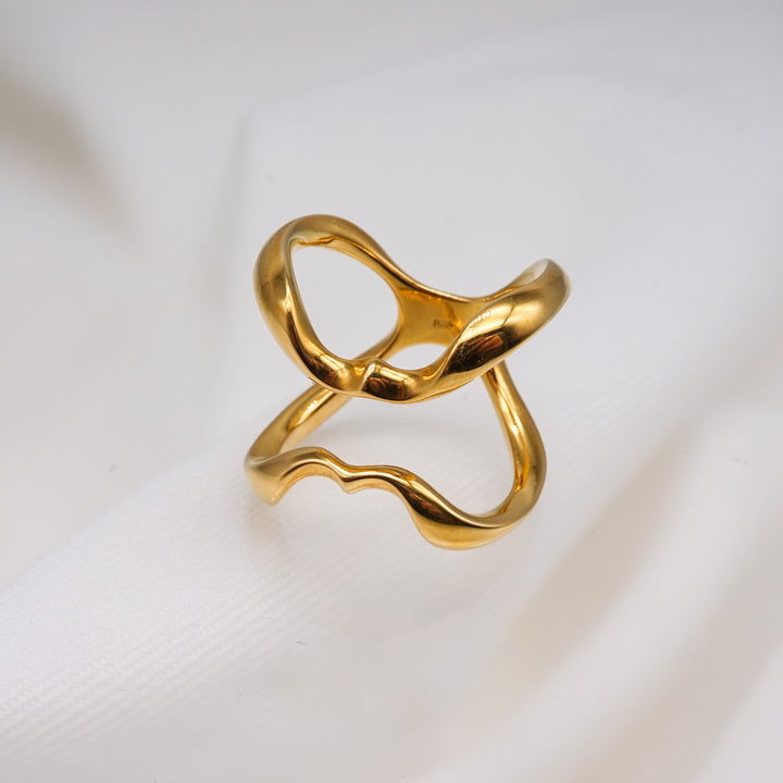 Cornus Ring (Gold)