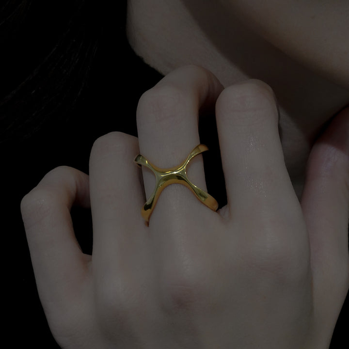 Cornus Ring (Gold)