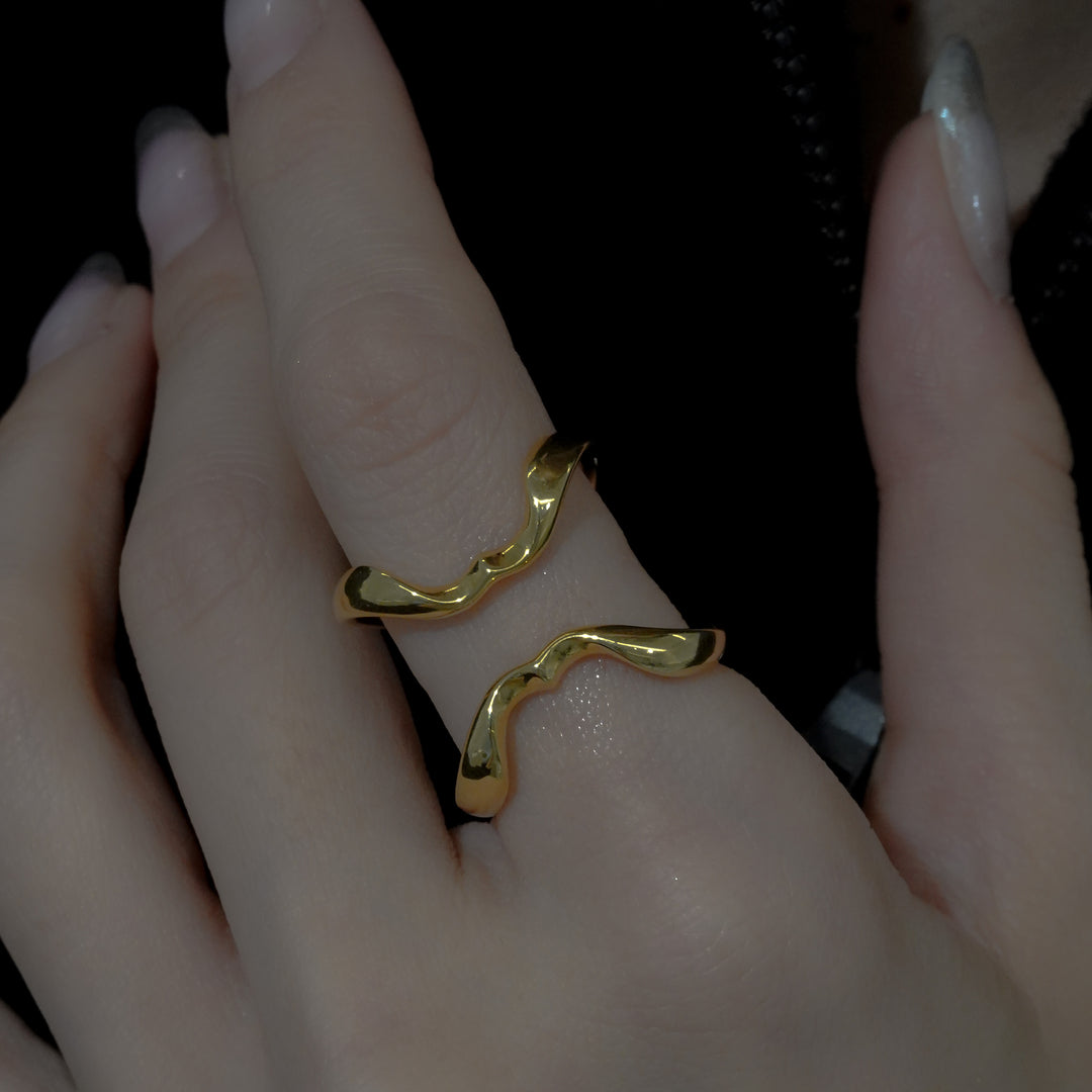 Cornus Ring (Gold)