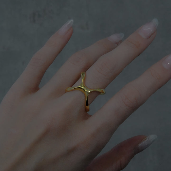 Cornus Ring (Gold)