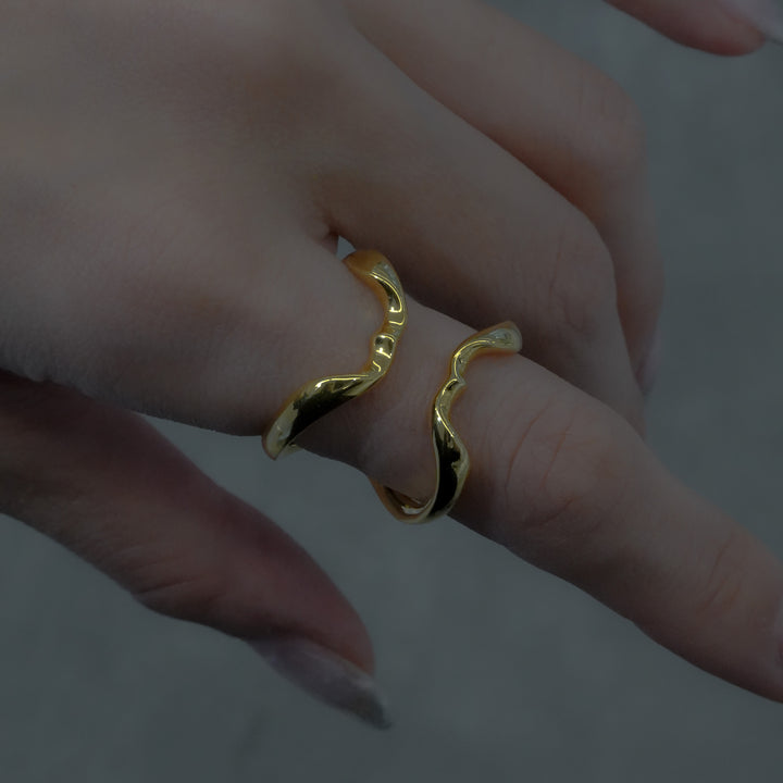 Cornus Ring (Gold)