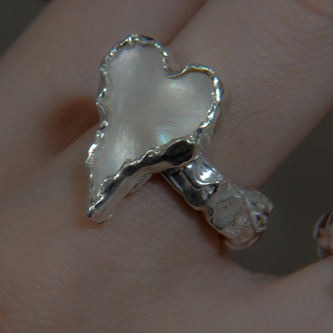 Heart cut mother-of-pearl ring