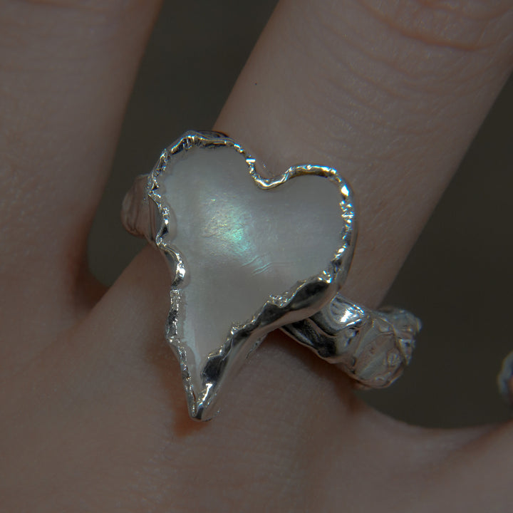 Heart cut mother-of-pearl ring