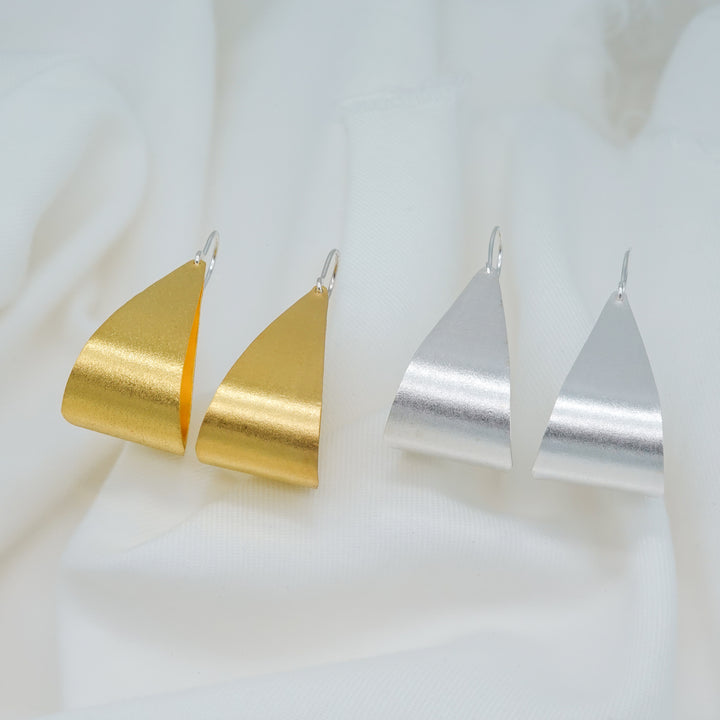 surface processing balloon motif earring(pierce)